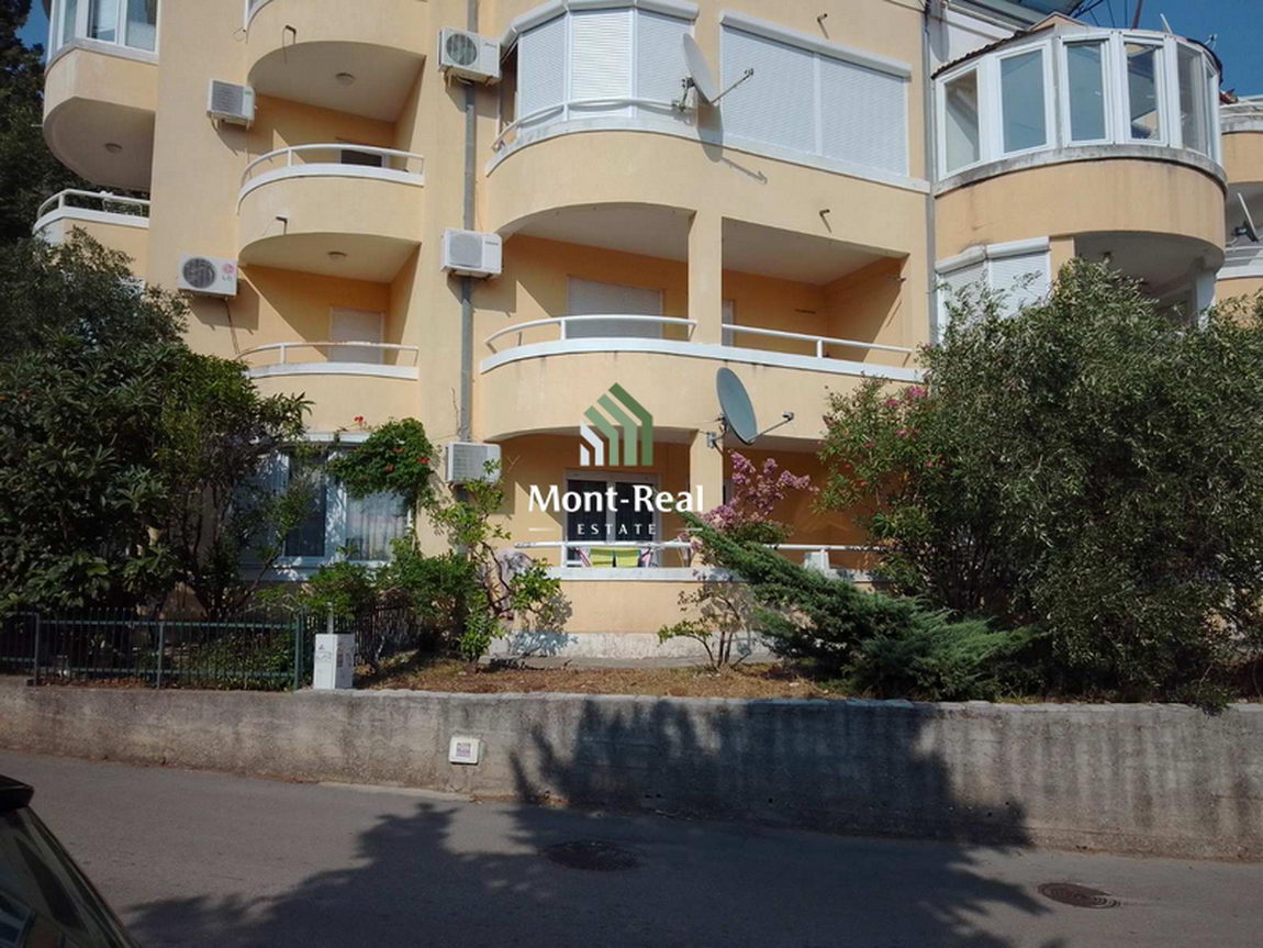 Jednosoban stan sa dvorištem, 200 m od mora – Petrovac S182BD