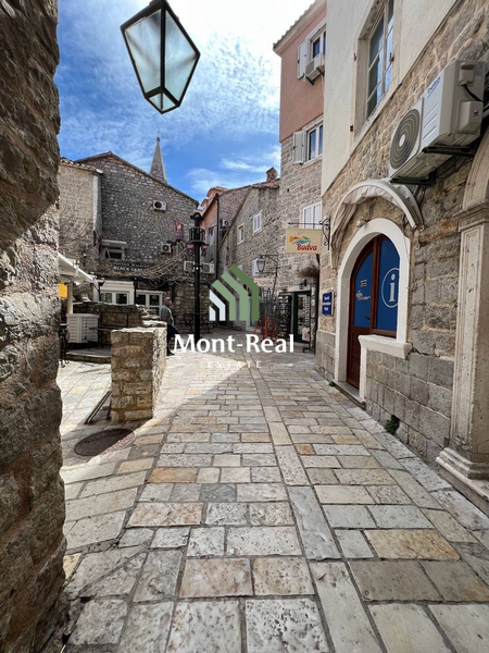 Izdaje se poslovni prostor – restoran u Starom gradu, Budva IP007BD