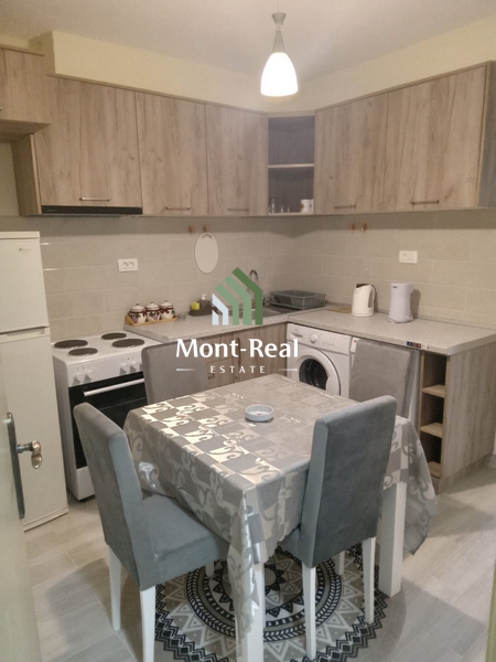 Izdaje se dvosobni apartman 58m2 sa pogledom na more, Stari Grad IS120BD