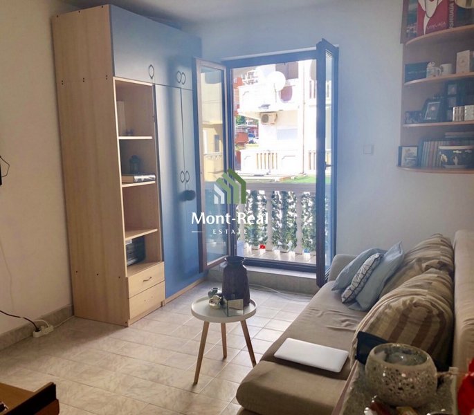 Izdaje se studio apartman u Budvi IS168BD