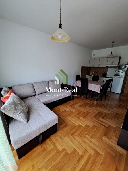 Prodaje se jednosoban stan u zgradi Merkura, Budva S245BD