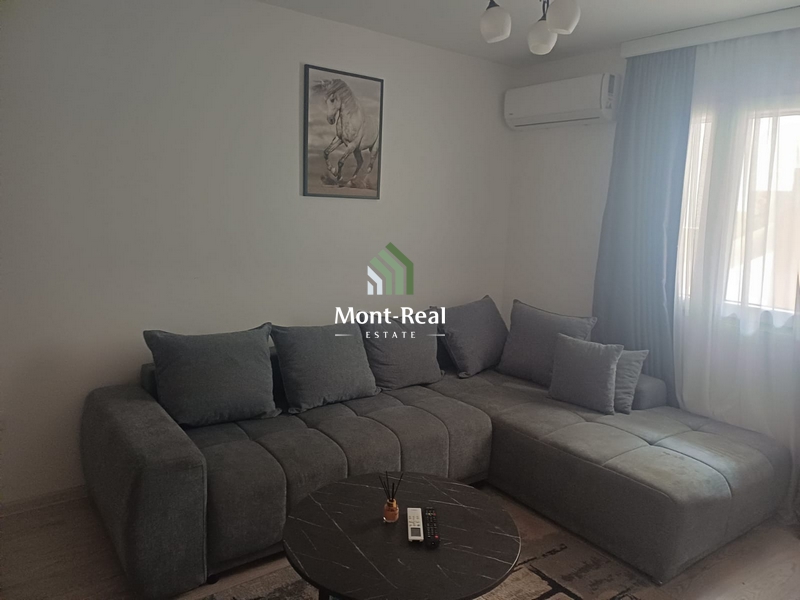 Izdaje se dvosoban stan u naselju Maini, Budva IS226BD