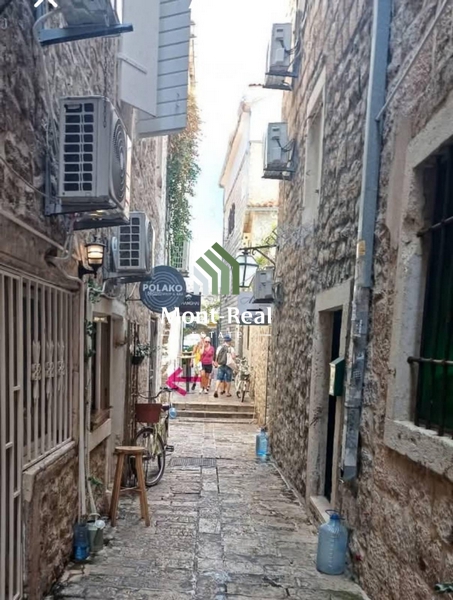 Izdaje se poslovni prostor – Stari grad, Budva IP011BD