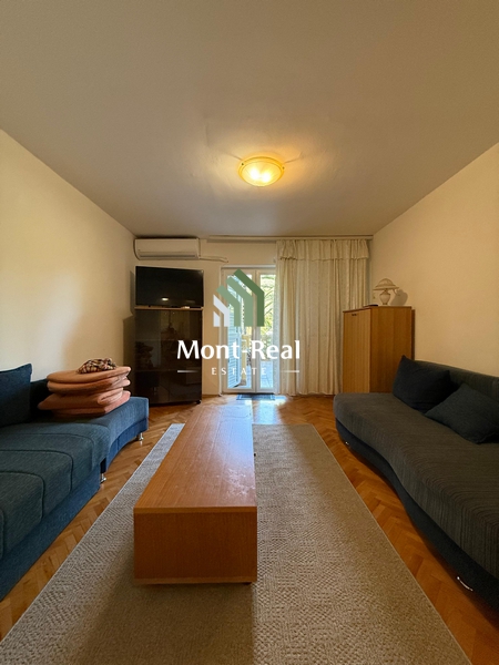Izdaje se – Jednosoban stan 55 m², Centar Budve IS252BD