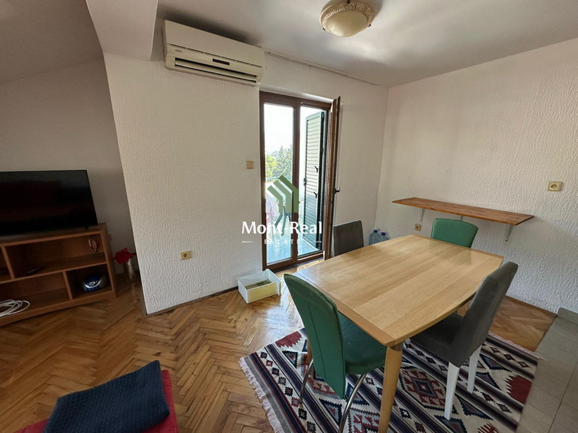 Izdaje se dvosoban stan – Centar Budve, IS258BD