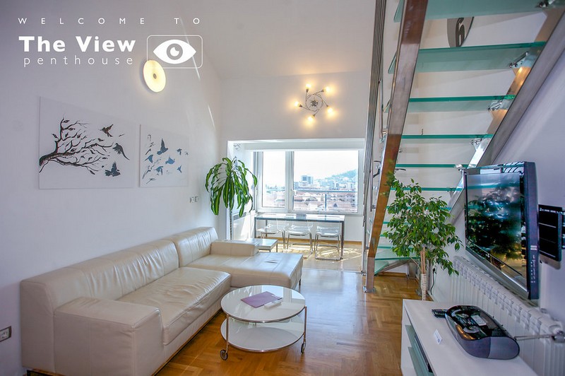 1654162513-11-LivingRoom.jpg