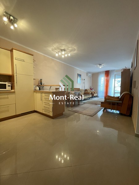 Modern two bedroom apartment in Budva IS022BD