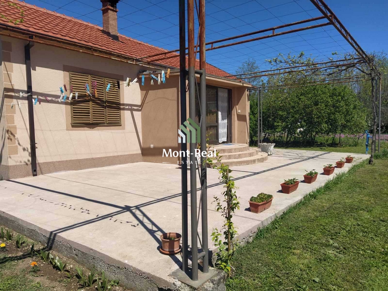 Na prodaju trosobna kuća, Podgorica K001PG