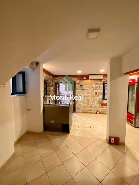Office space for rent in the old town, Kotor 30m2 P001KO